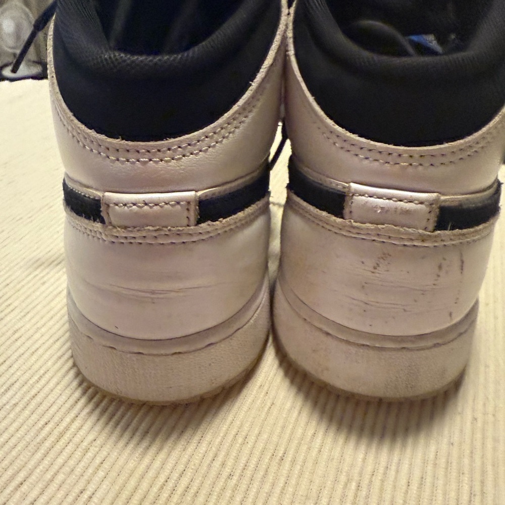Jordan Kids Sneakers Black and White - Picture 11 of 12